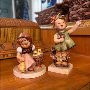 2 adorable vintage German Hummles
